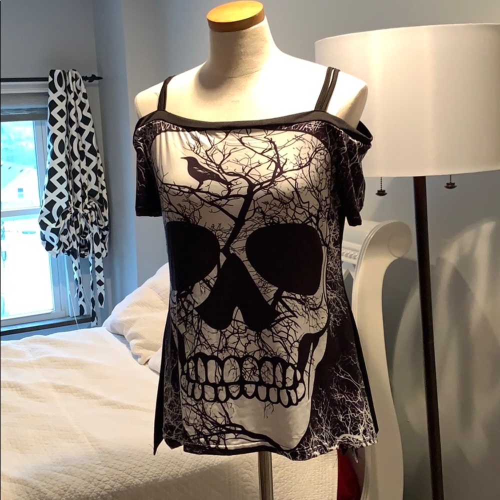 Cold shoulder top